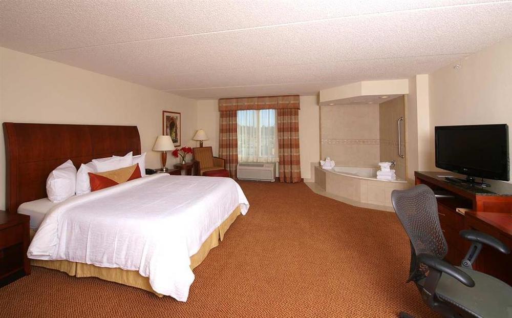 Hilton Garden Inn Myrtle Beach/Coastal Grand Mall Room photo
