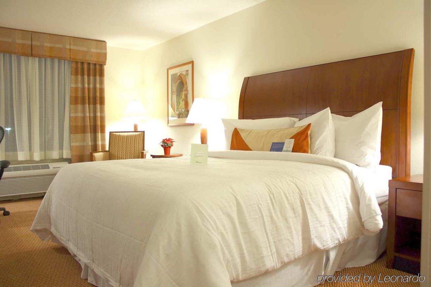 Hilton Garden Inn Myrtle Beach/Coastal Grand Mall Room photo