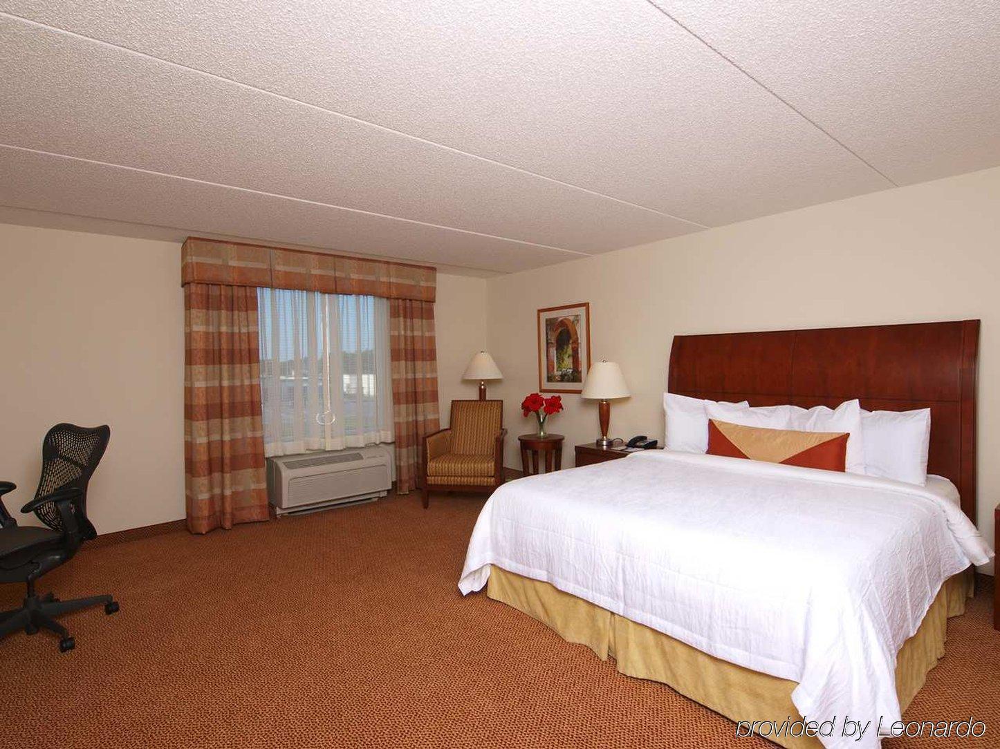 Hilton Garden Inn Myrtle Beach/Coastal Grand Mall Room photo